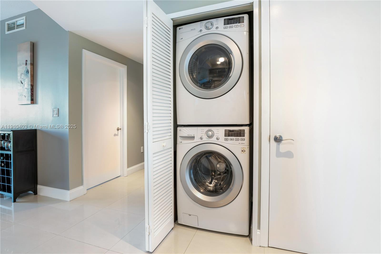 DOWNTOWN DADELAND CONDO N - Residential Lease