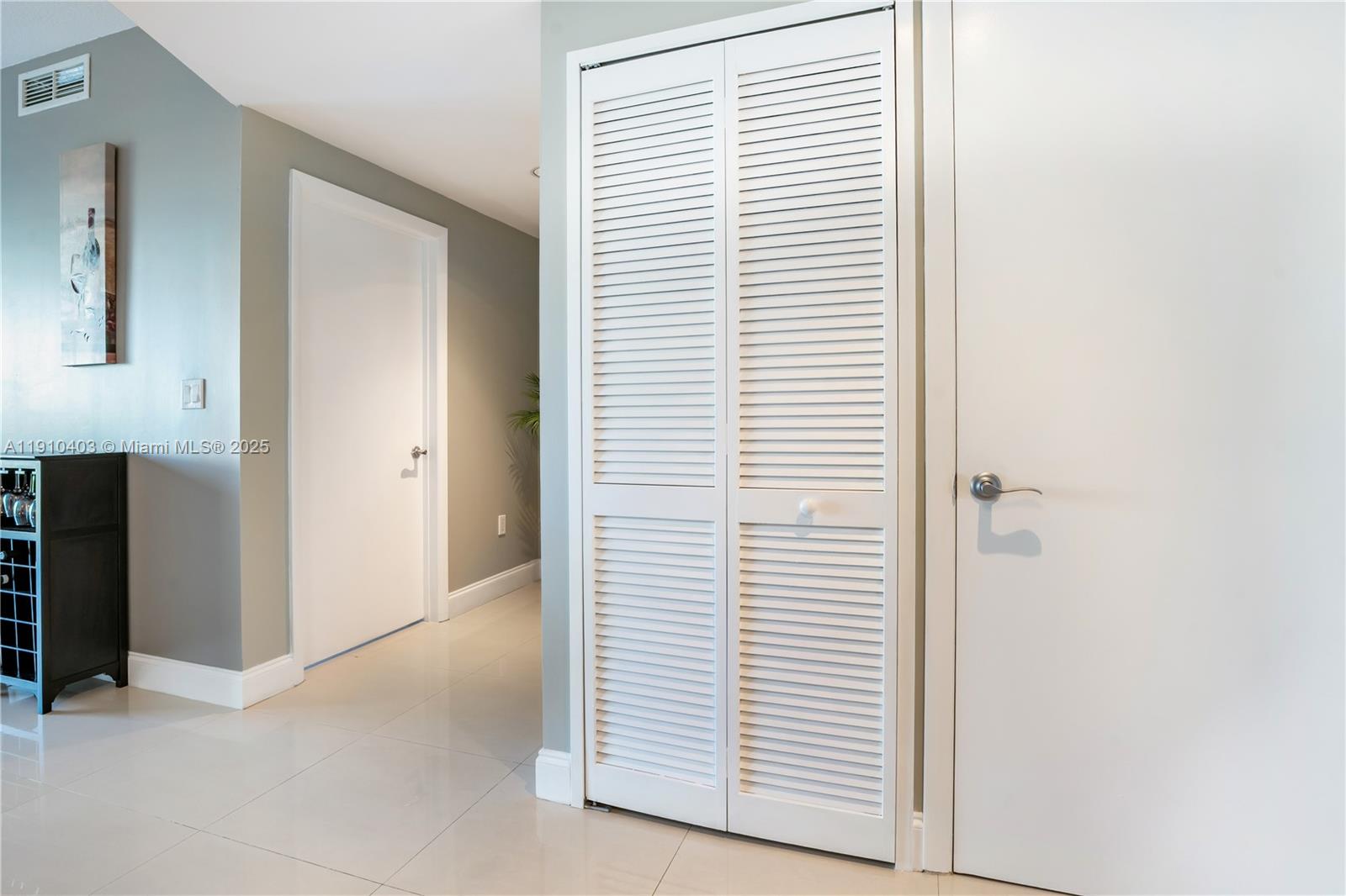 DOWNTOWN DADELAND CONDO N - Residential Lease