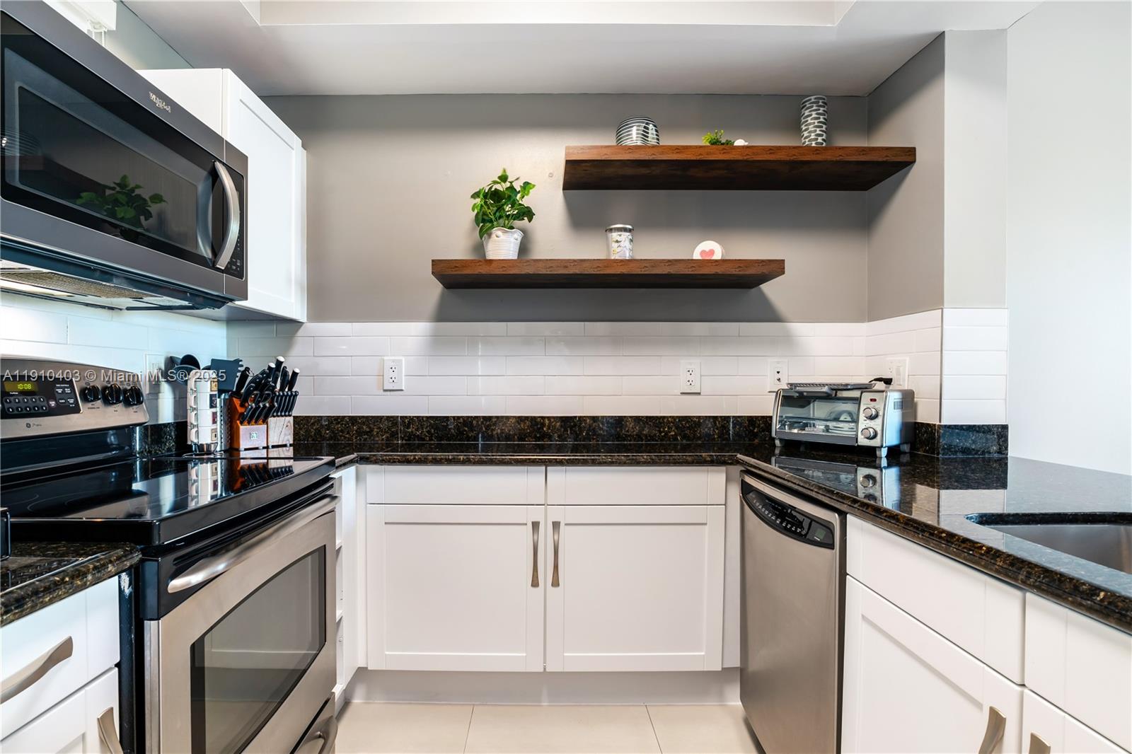 DOWNTOWN DADELAND CONDO N - Residential Lease