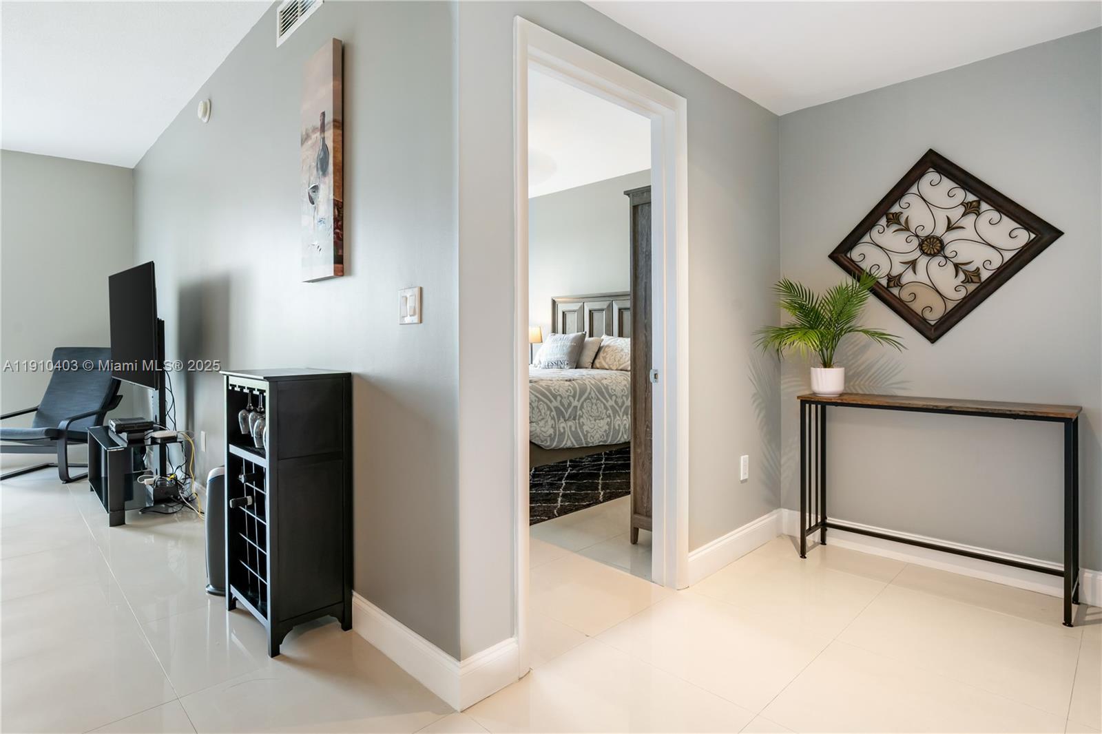 DOWNTOWN DADELAND CONDO N - Residential Lease