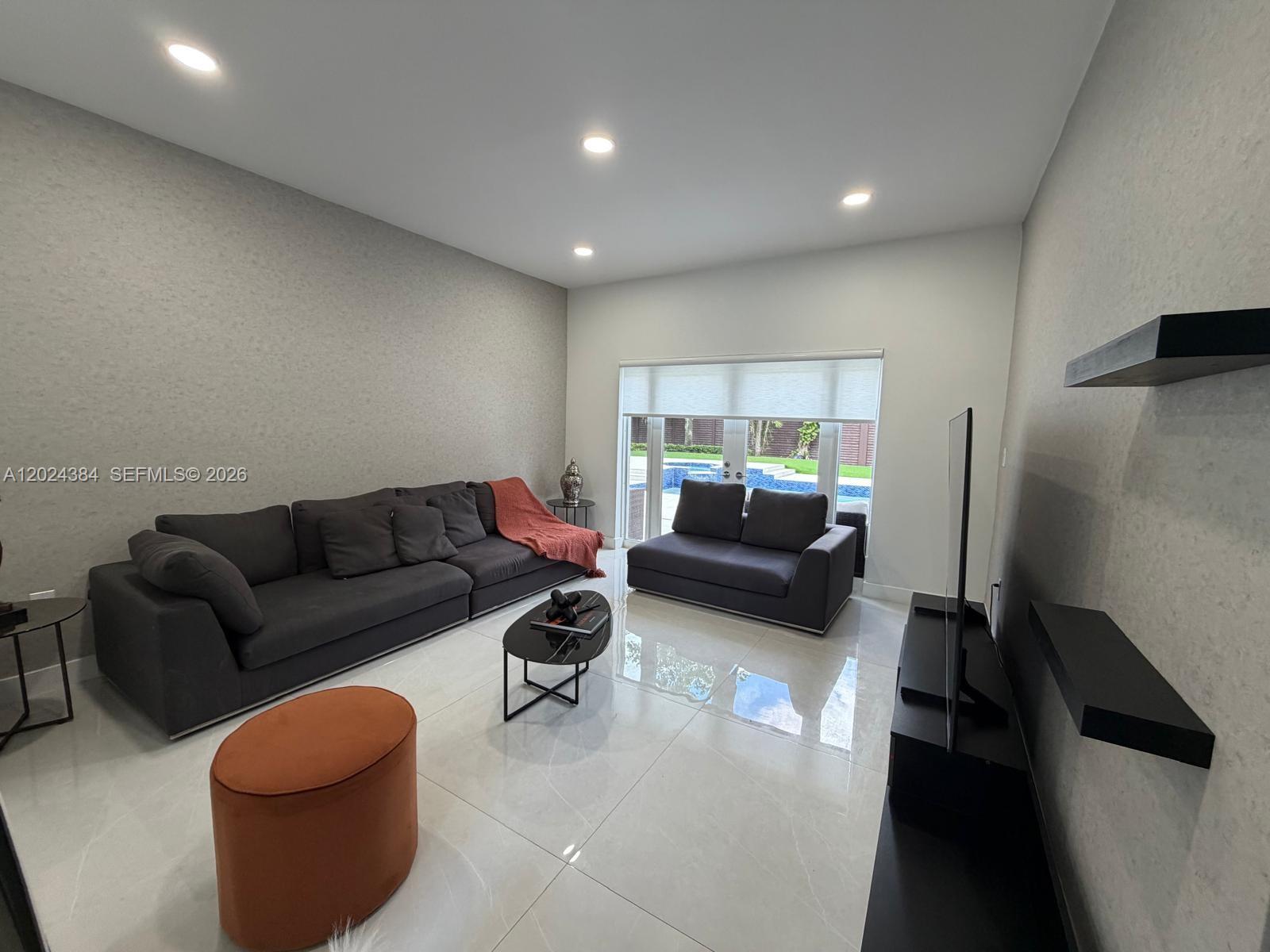 RO-JEN ESTATES - Residential Lease