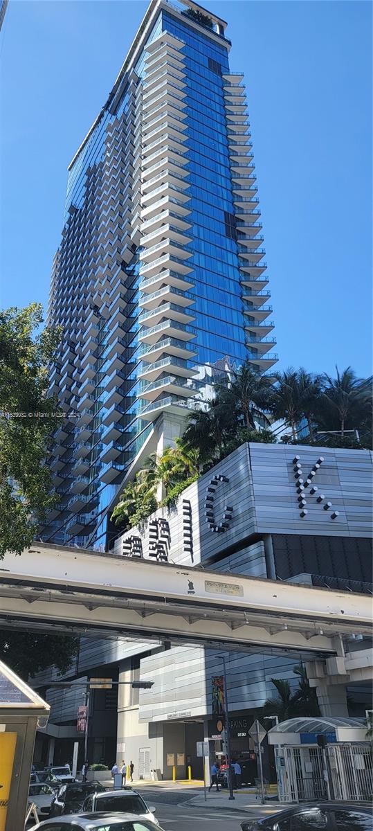 REACH CONDO - Residential