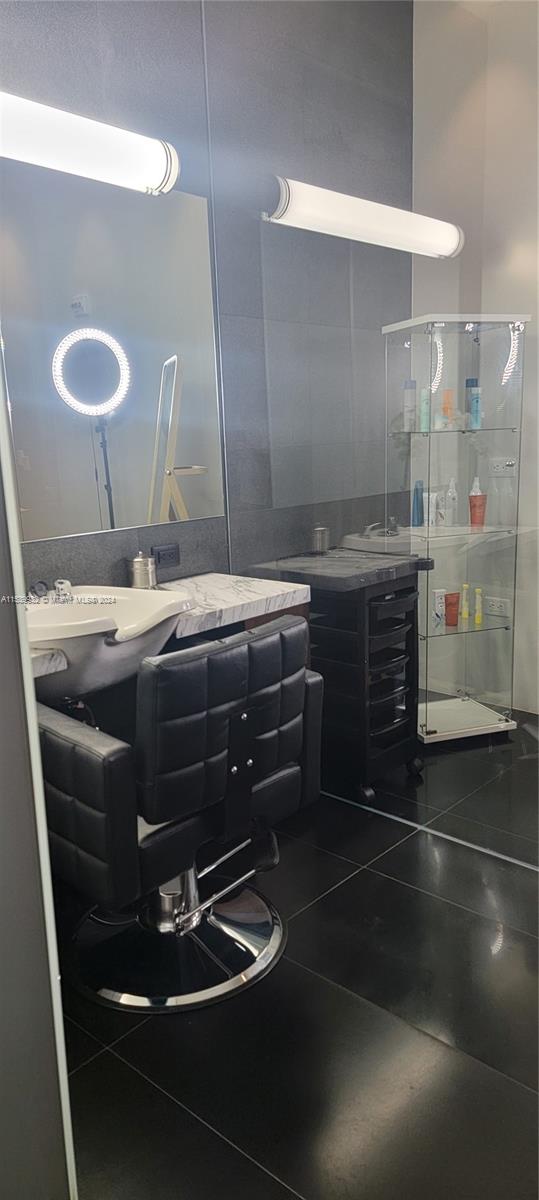 REACH CONDO - Residential