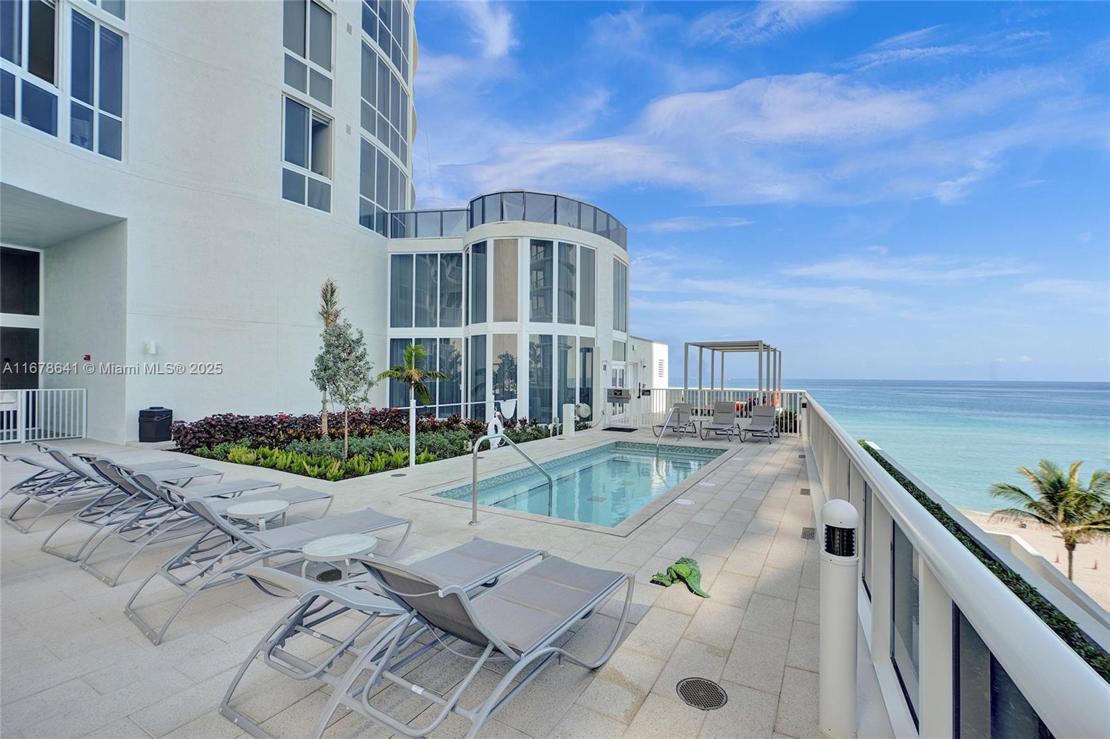 TDR TOWER III CONDO - Residential