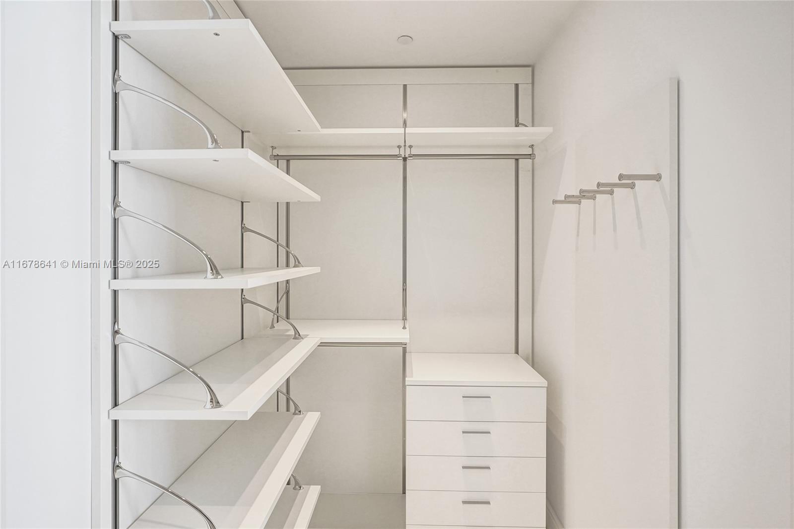 TDR TOWER III CONDO - Residential