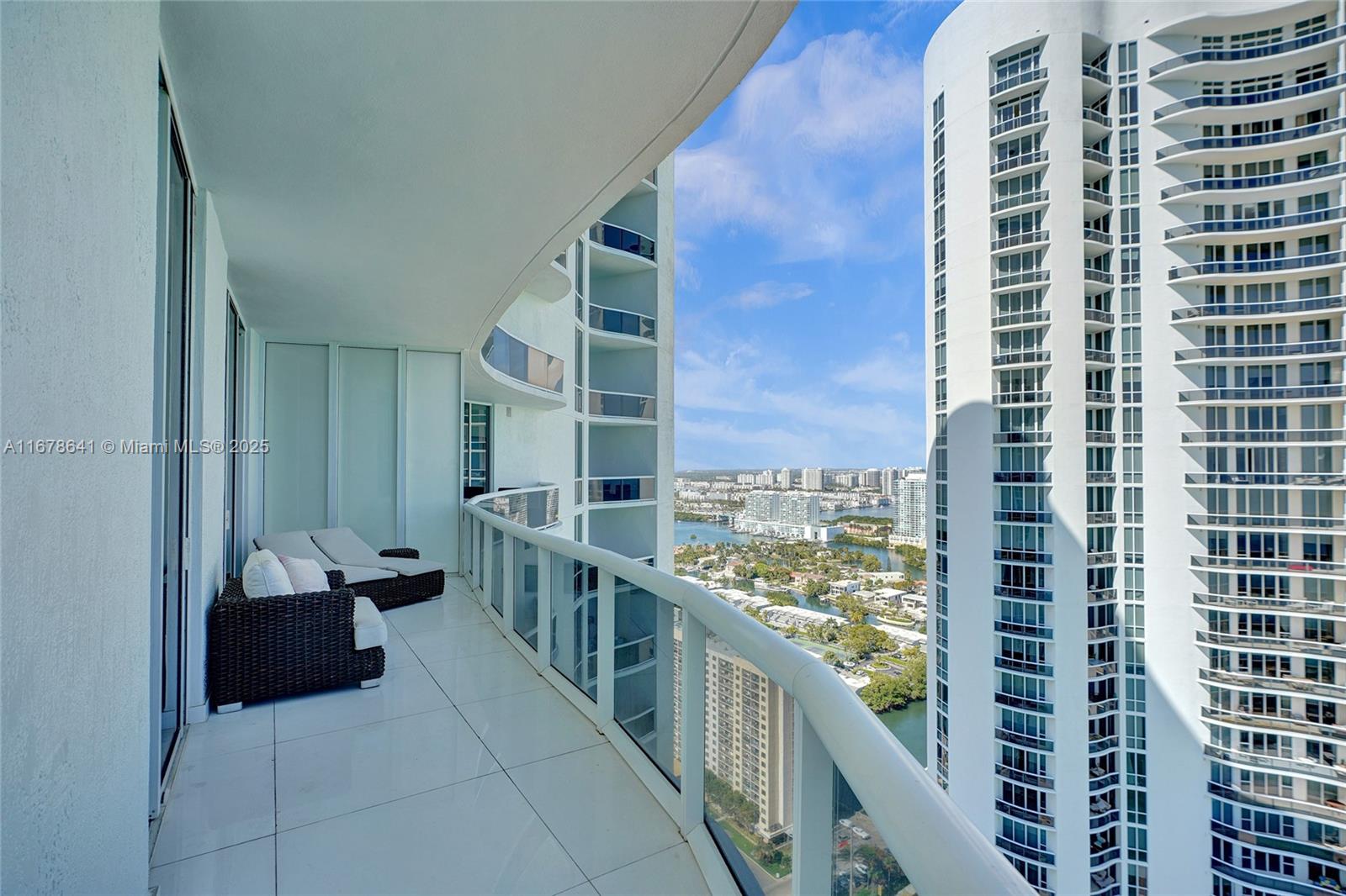 TDR TOWER III CONDO - Residential