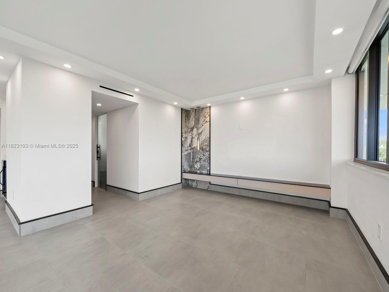 GABLES BATH CLUB APTS CON - Residential