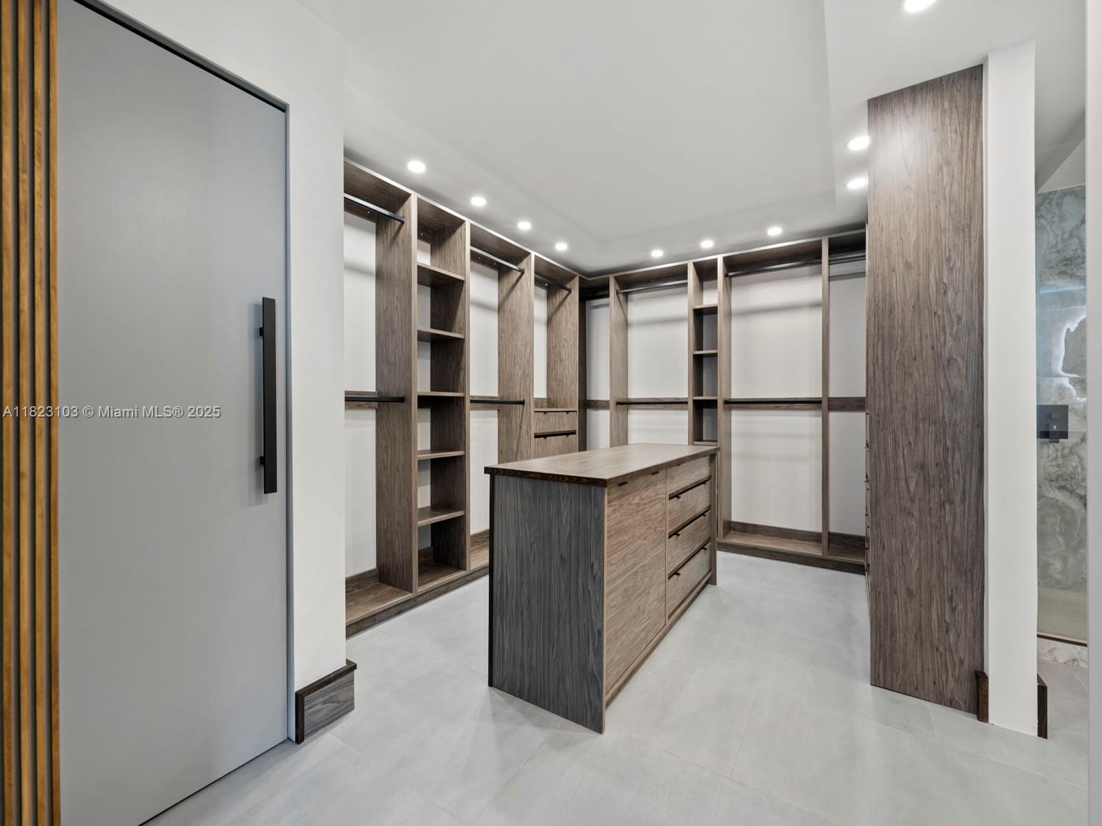 GABLES BATH CLUB APTS CON - Residential