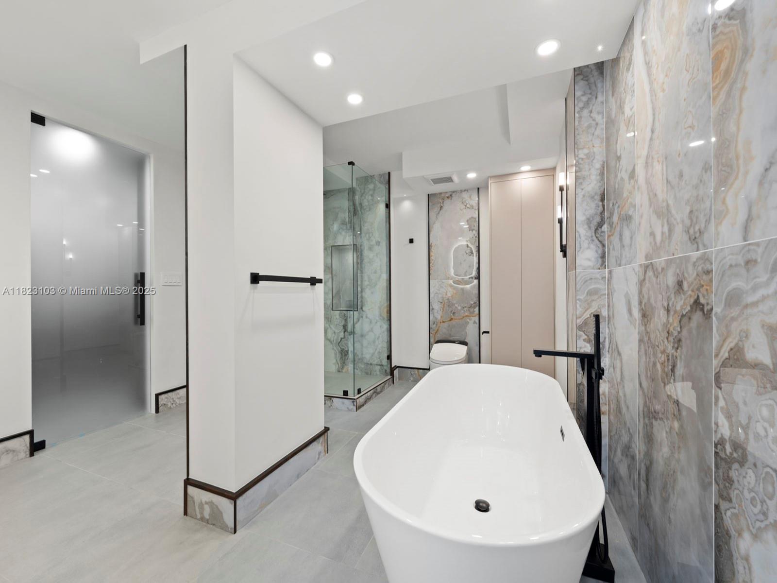 GABLES BATH CLUB APTS CON - Residential