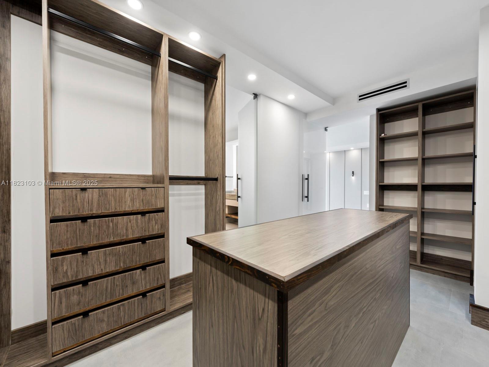 GABLES BATH CLUB APTS CON - Residential