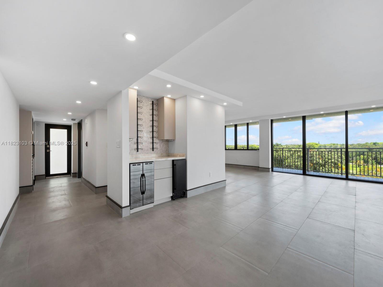 GABLES BATH CLUB APTS CON - Residential