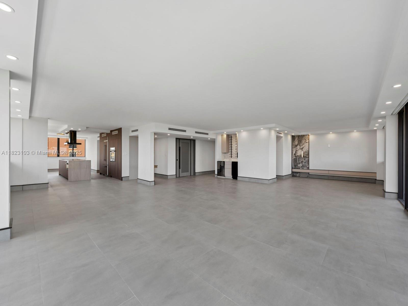 GABLES BATH CLUB APTS CON - Residential