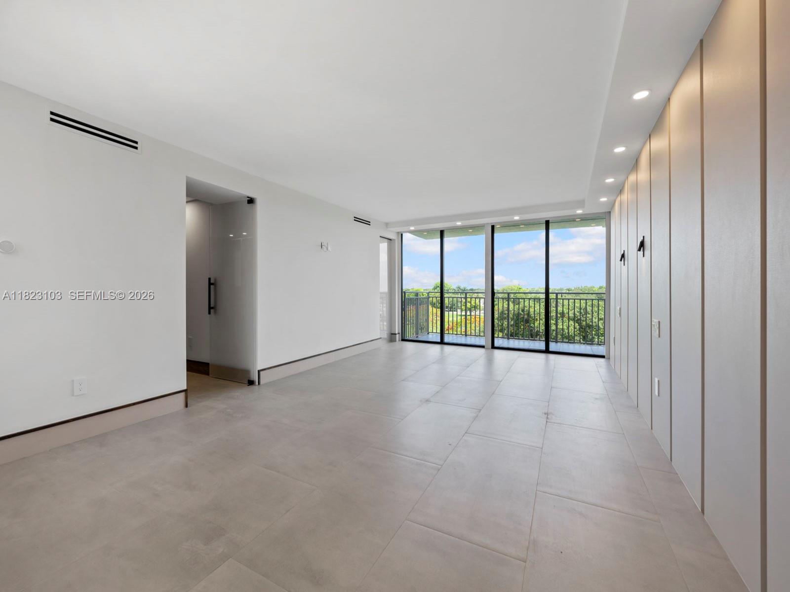 GABLES BATH CLUB APTS CON - Residential