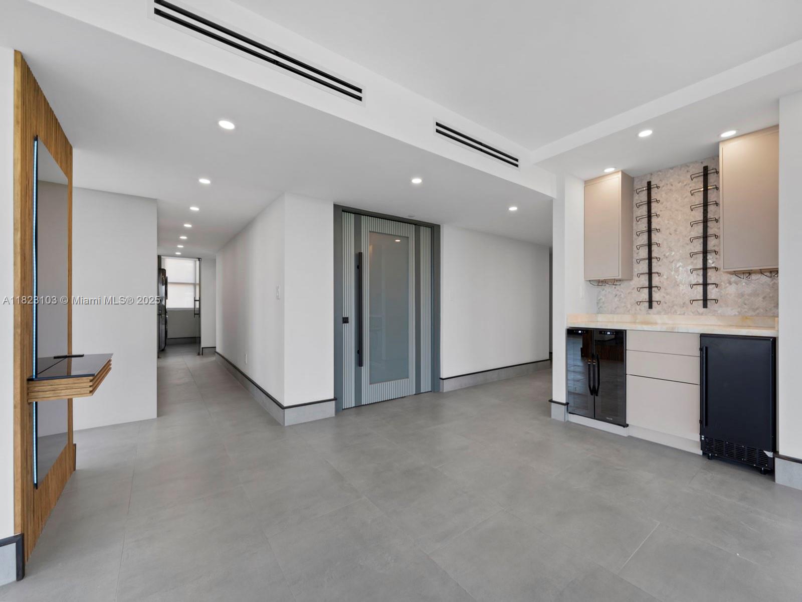 GABLES BATH CLUB APTS CON - Residential