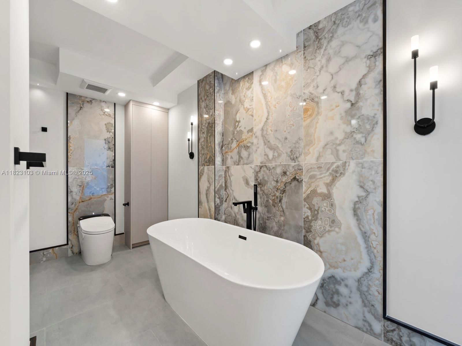 GABLES BATH CLUB APTS CON - Residential