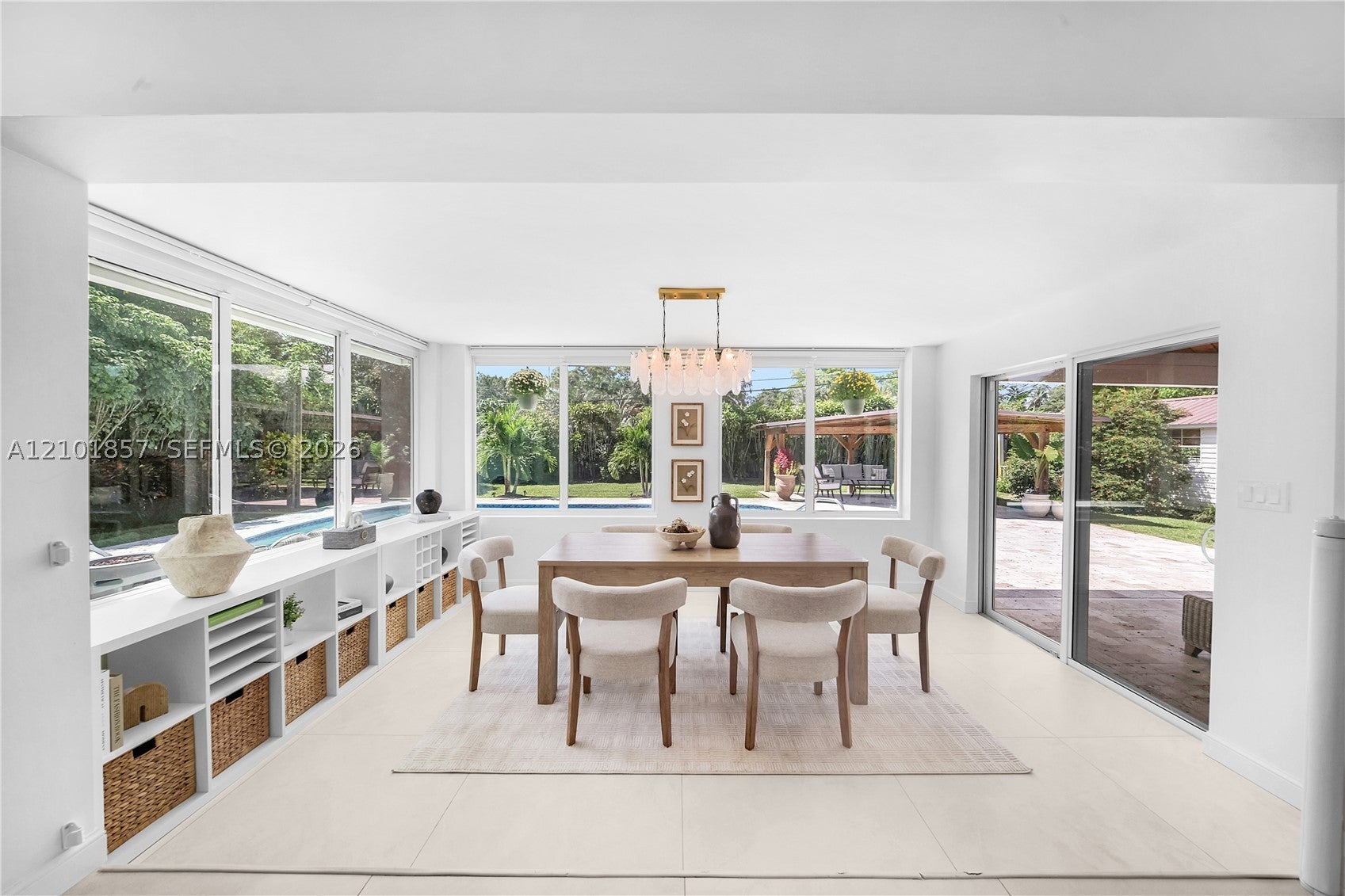 649 Azalea Ct
