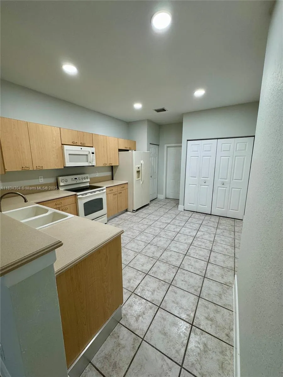 Weston, Florida 33332, United States, 3 Bedrooms Bedrooms, ,3 BathroomsBathrooms,Residential,Active,164073