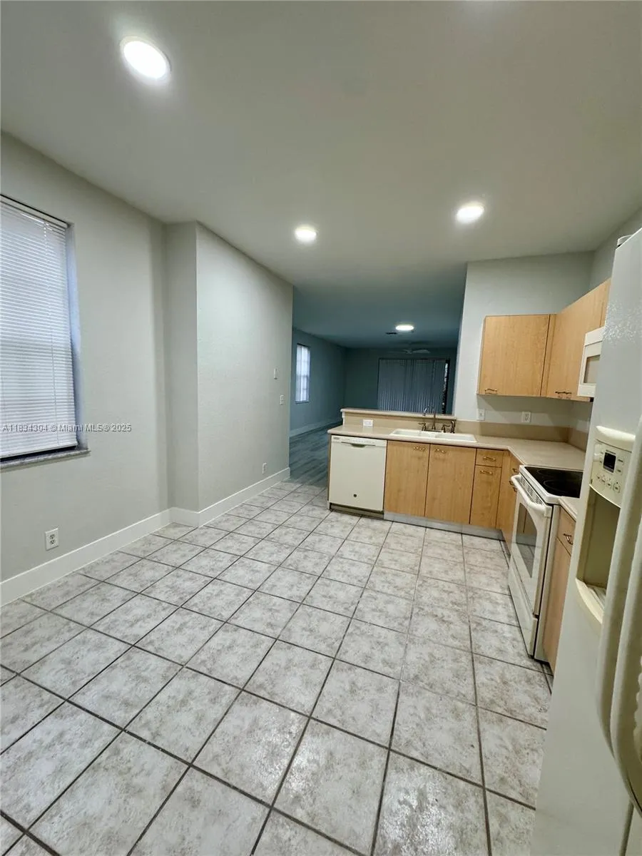 Weston, Florida 33332, United States, 3 Bedrooms Bedrooms, ,3 BathroomsBathrooms,Residential,Active,164073