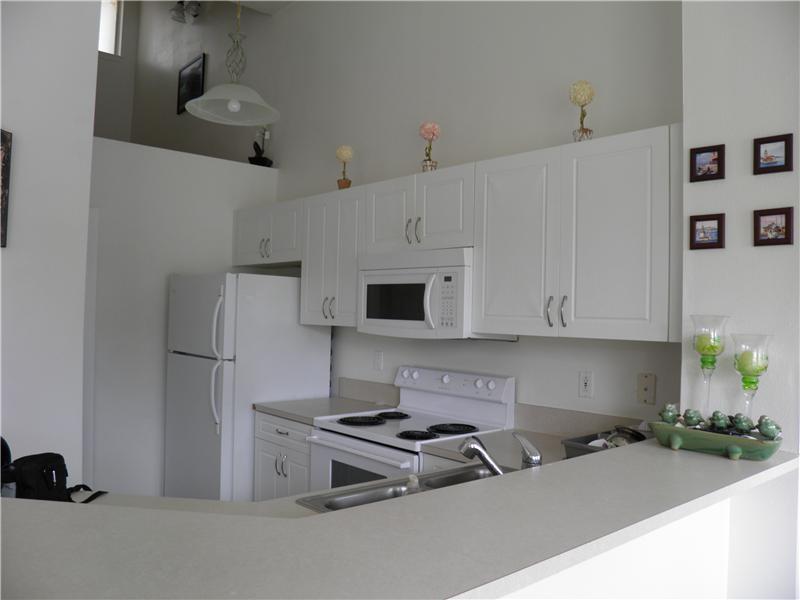 Palm Lakes Villas - Residential Lease
