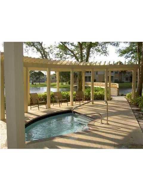 Palm Lakes Villas - Residential Lease