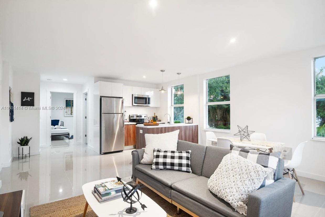 924 Marseille Dr