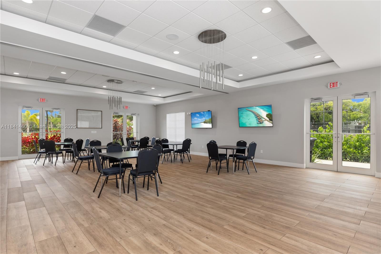 FAIRWAYS AT EAGLE TRACE - Residential