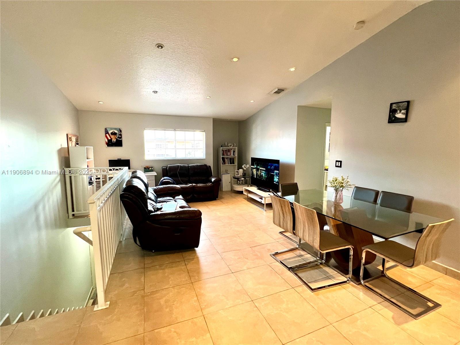 WEST POINCIANA VILLAS CON - Residential