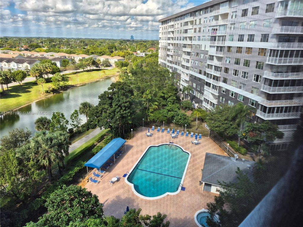 Photo of 4001 Hillcrest Dr #1009, Hollywood, FL 33021 (MLS # A11787830)