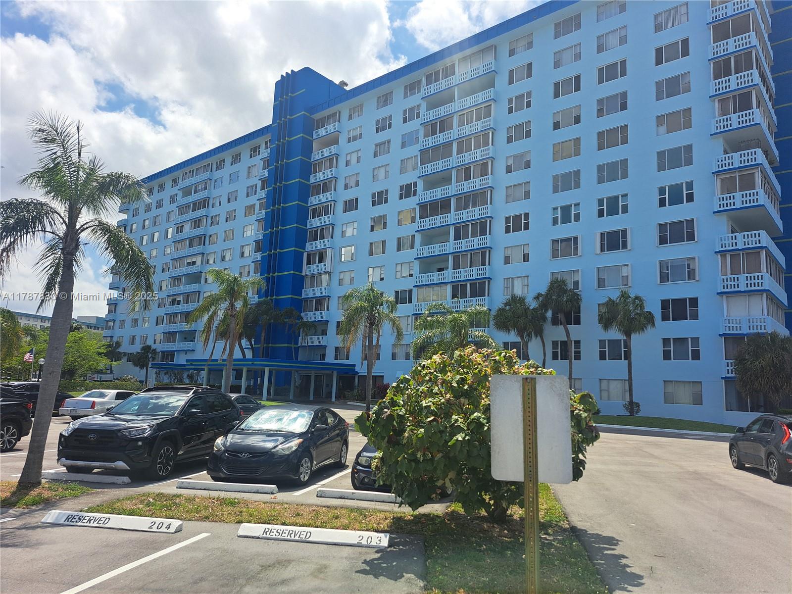 4001 Hillcrest Dr 1009, Hollywood, Broward County, Florida - 1 Bedrooms  
2 Bathrooms - 