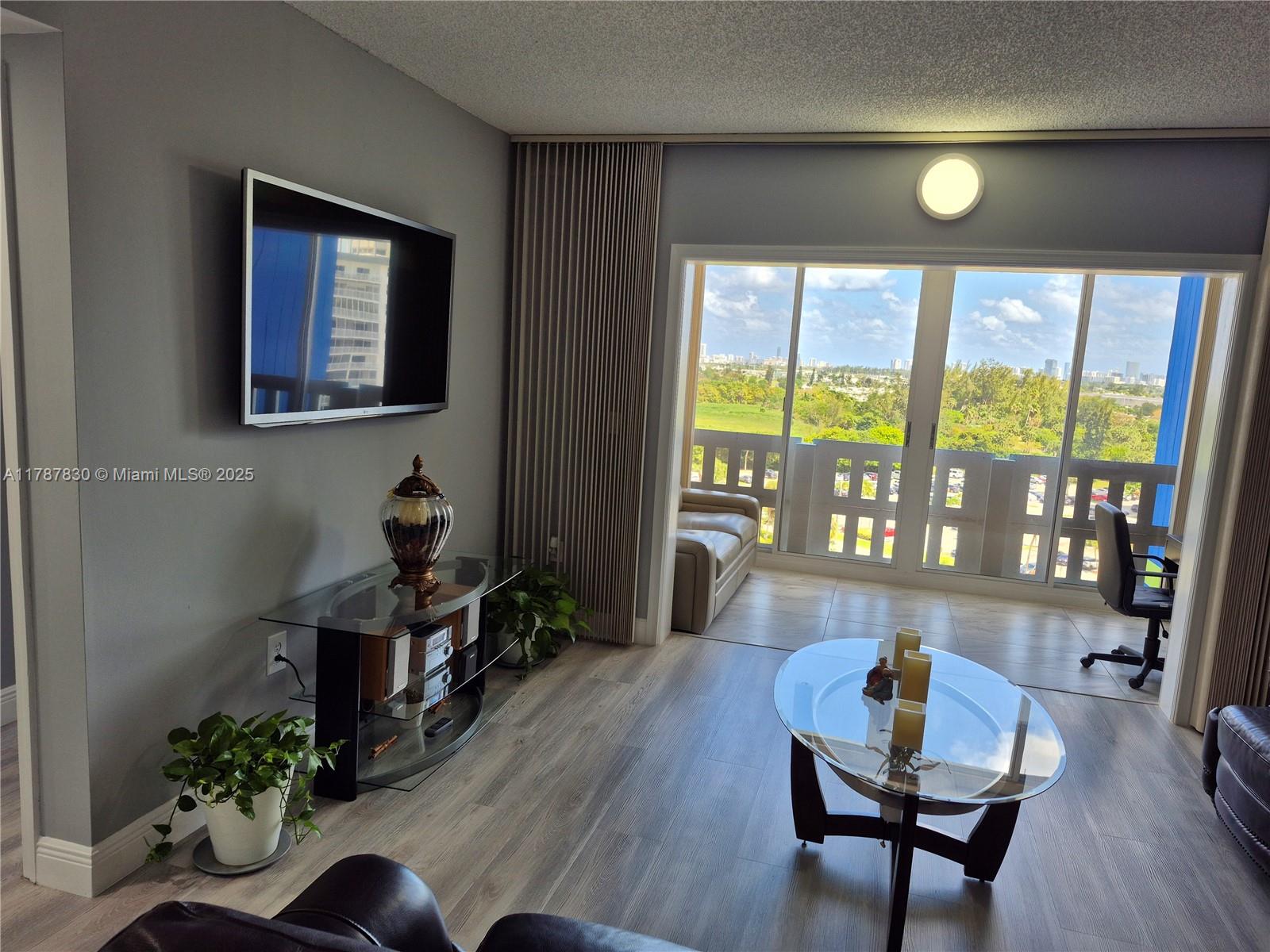 4001 Hillcrest Dr 1009