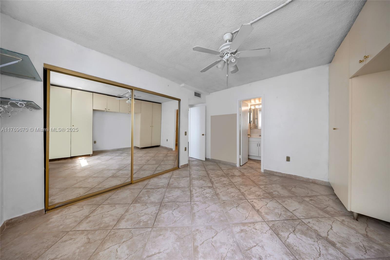 PORT ROYALE CONDO - Residential
