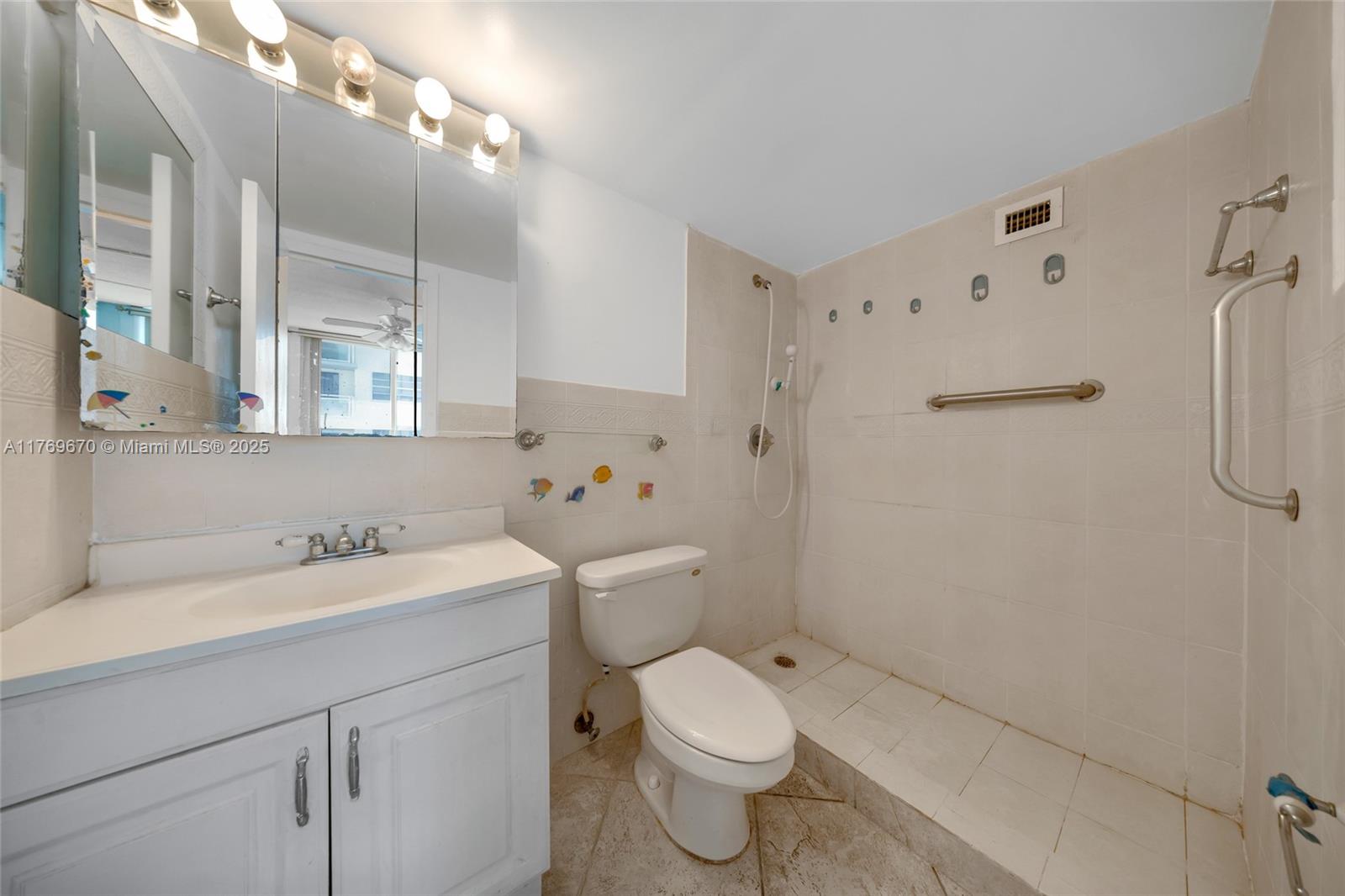 PORT ROYALE CONDO - Residential