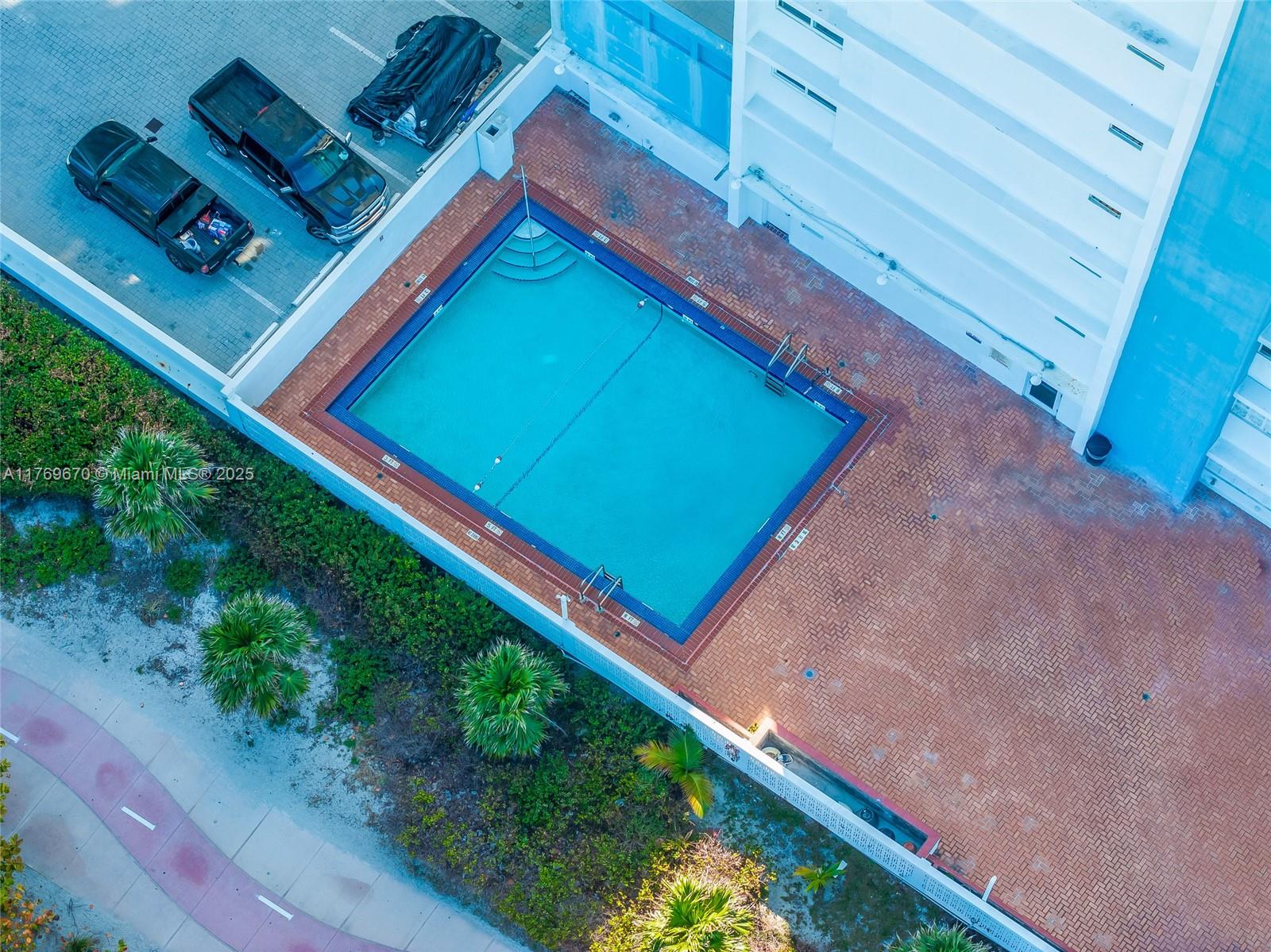 PORT ROYALE CONDO - Residential