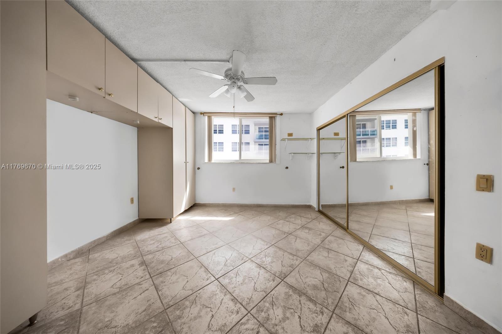PORT ROYALE CONDO - Residential