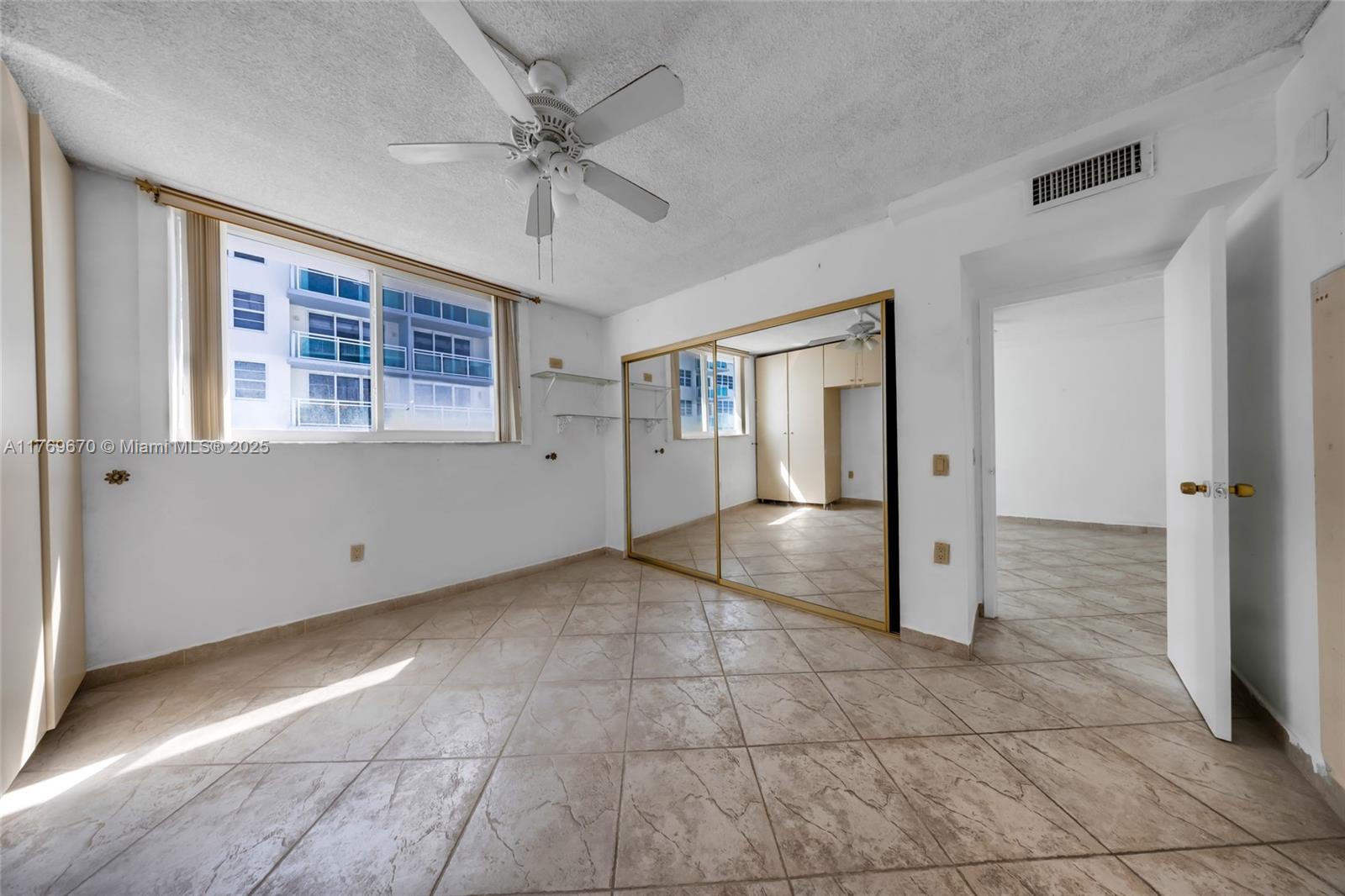 PORT ROYALE CONDO - Residential