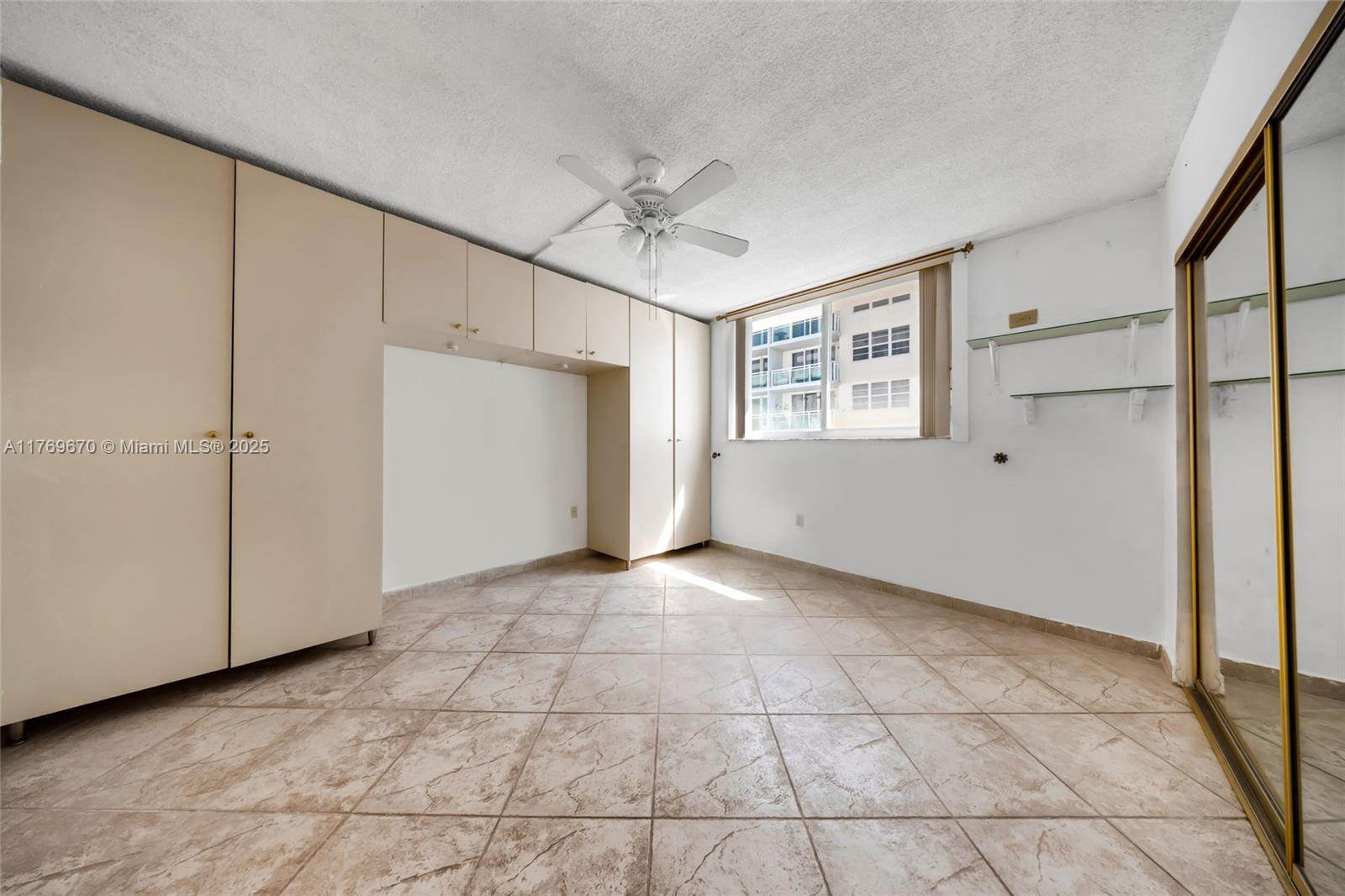 PORT ROYALE CONDO - Residential