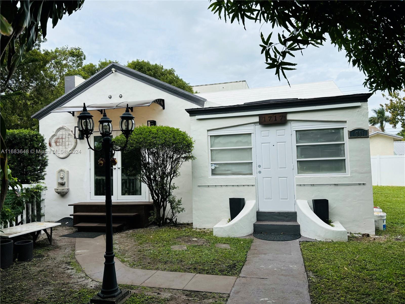 Photo 1 of 1717 Buchanan St, Hollywood, Florida, $2,799, Web #: 11683648