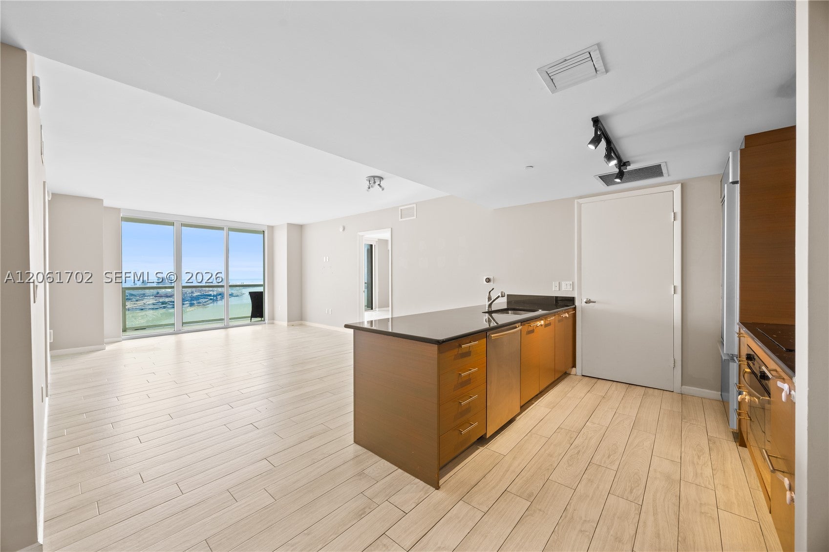 50 Biscayne Blvd 4706