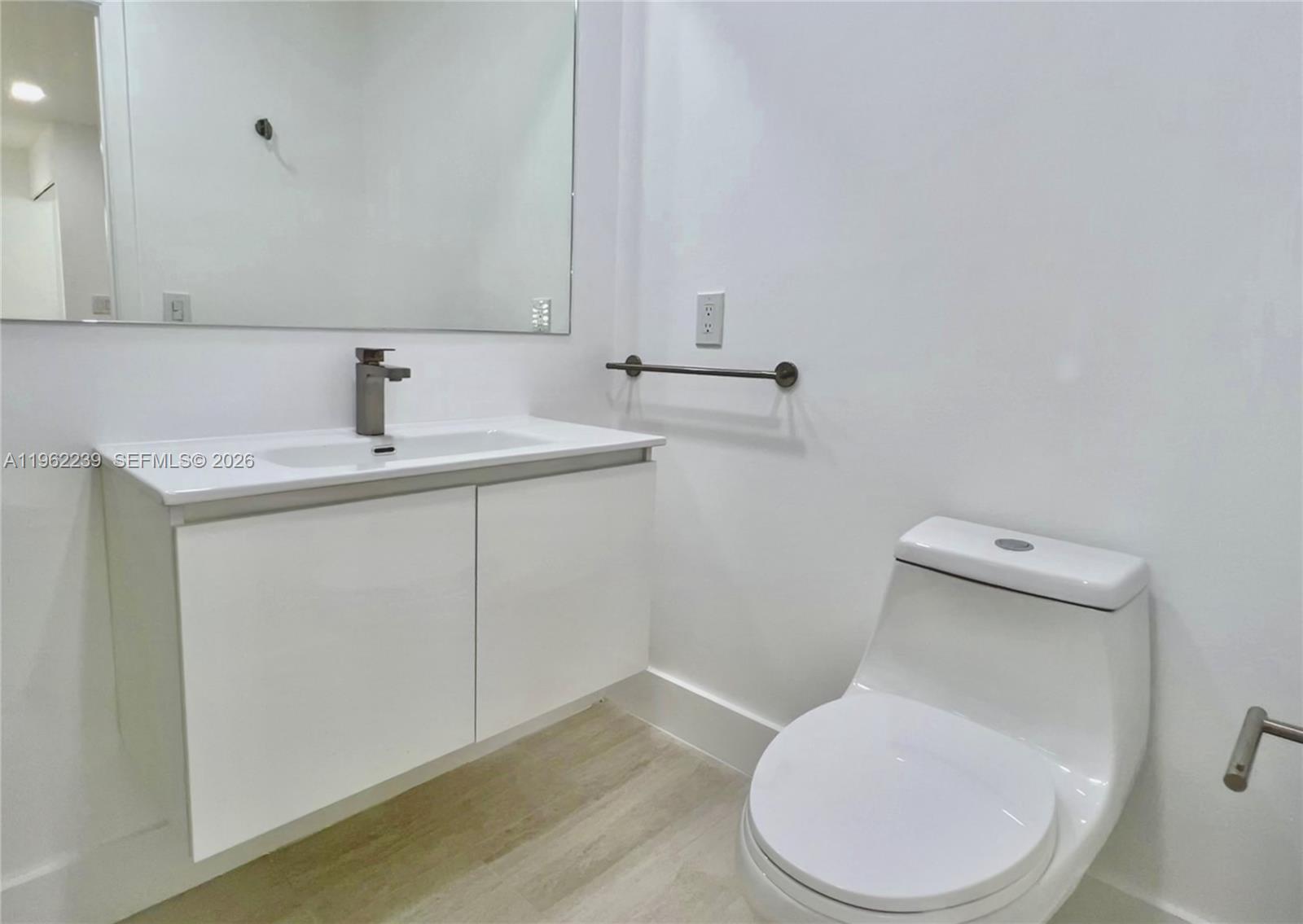 SOUTHPORT SQUARE CONDO - Residential