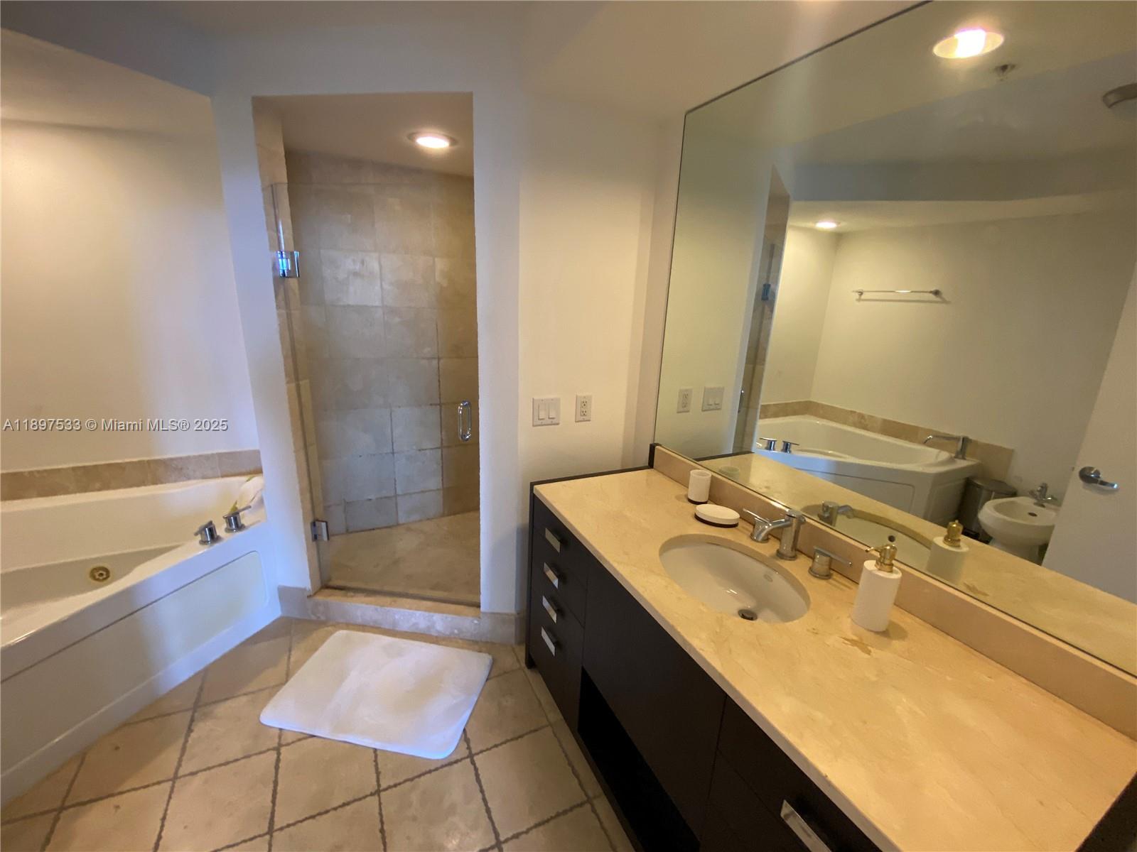 18201 Collins Ave 708