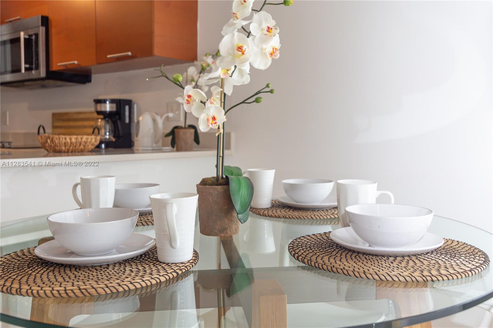 MIDBLOCK MIAMI CONDO - Residential Lease