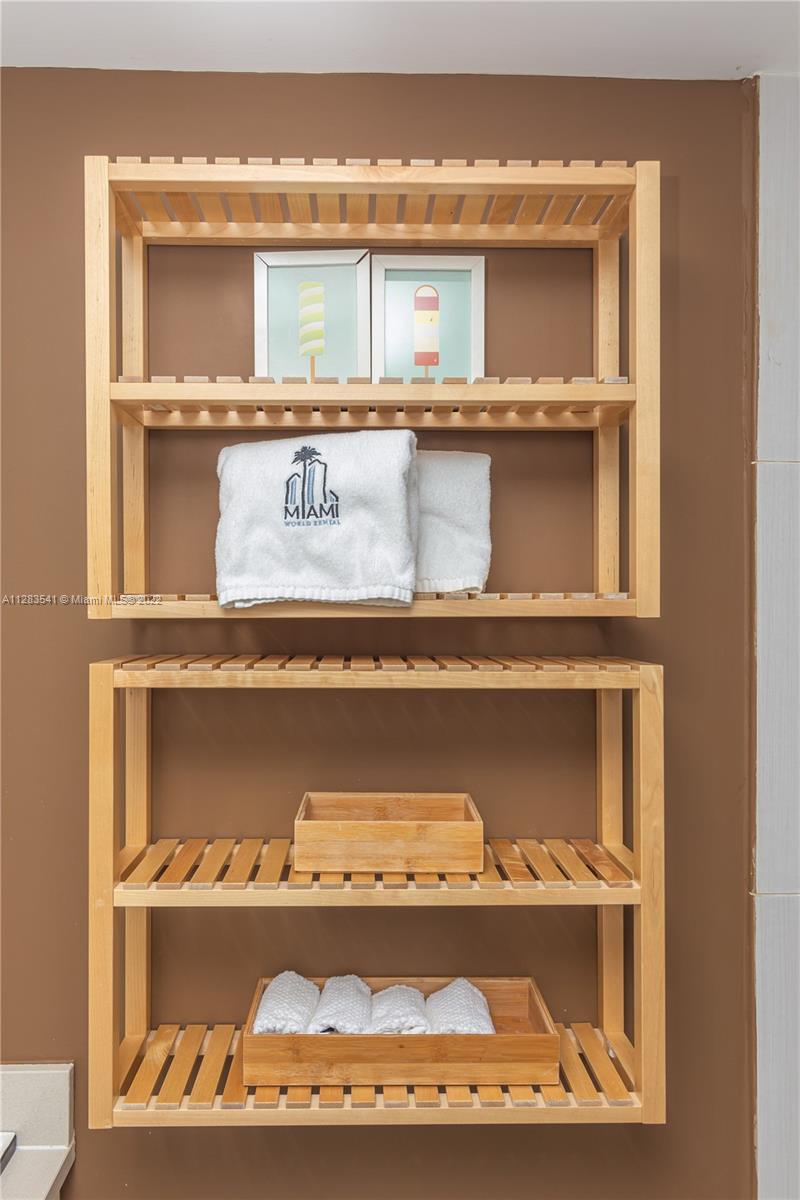 MIDBLOCK MIAMI CONDO - Residential Lease