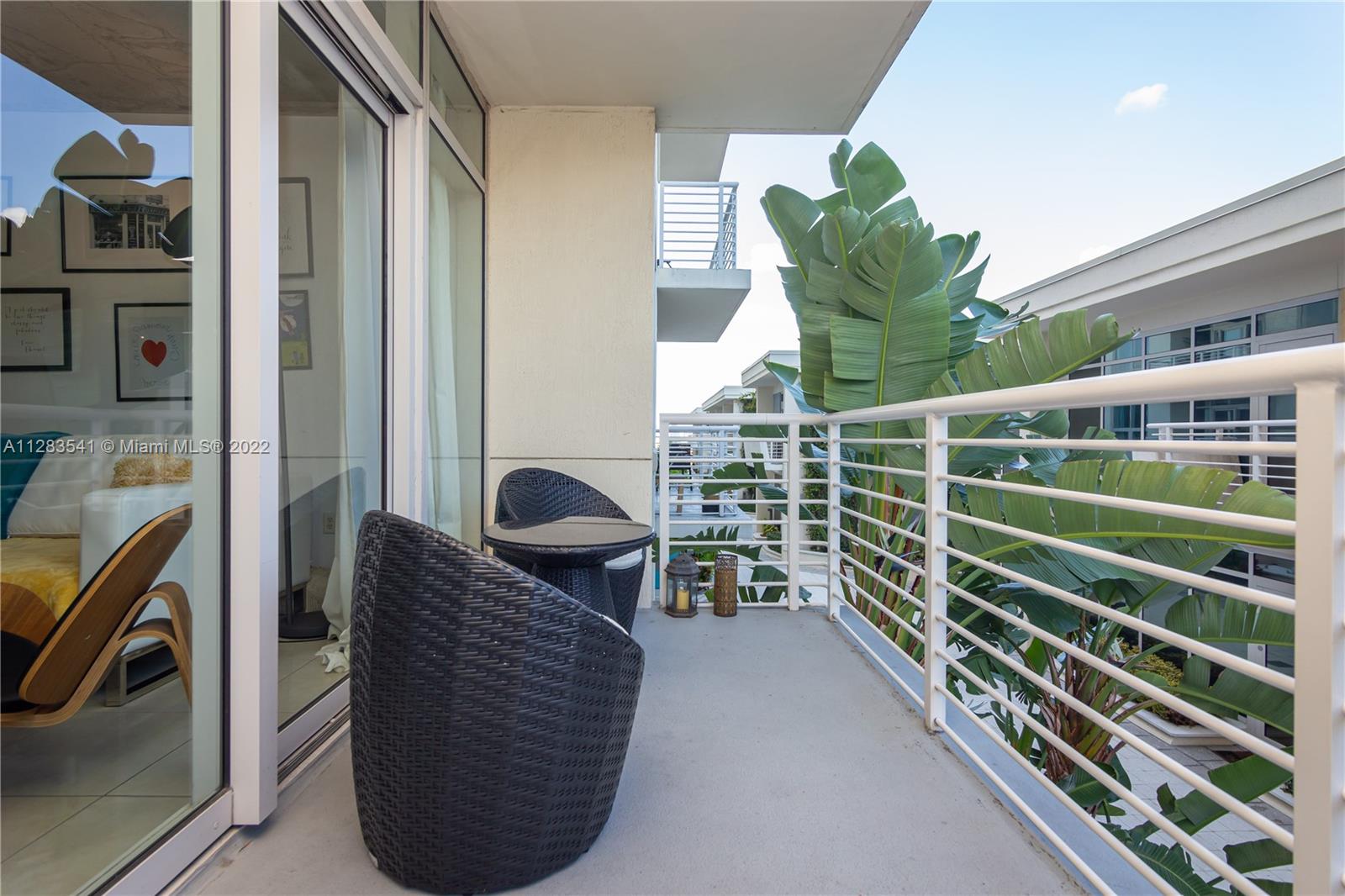 MIDBLOCK MIAMI CONDO - Residential Lease