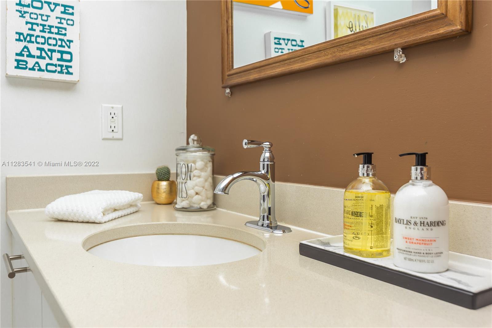 MIDBLOCK MIAMI CONDO - Residential Lease