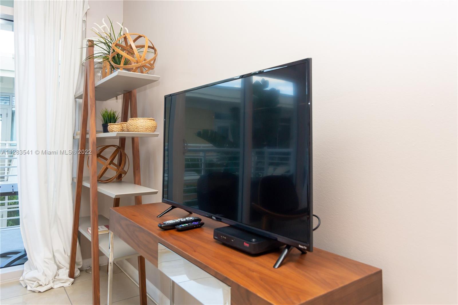 MIDBLOCK MIAMI CONDO - Residential Lease