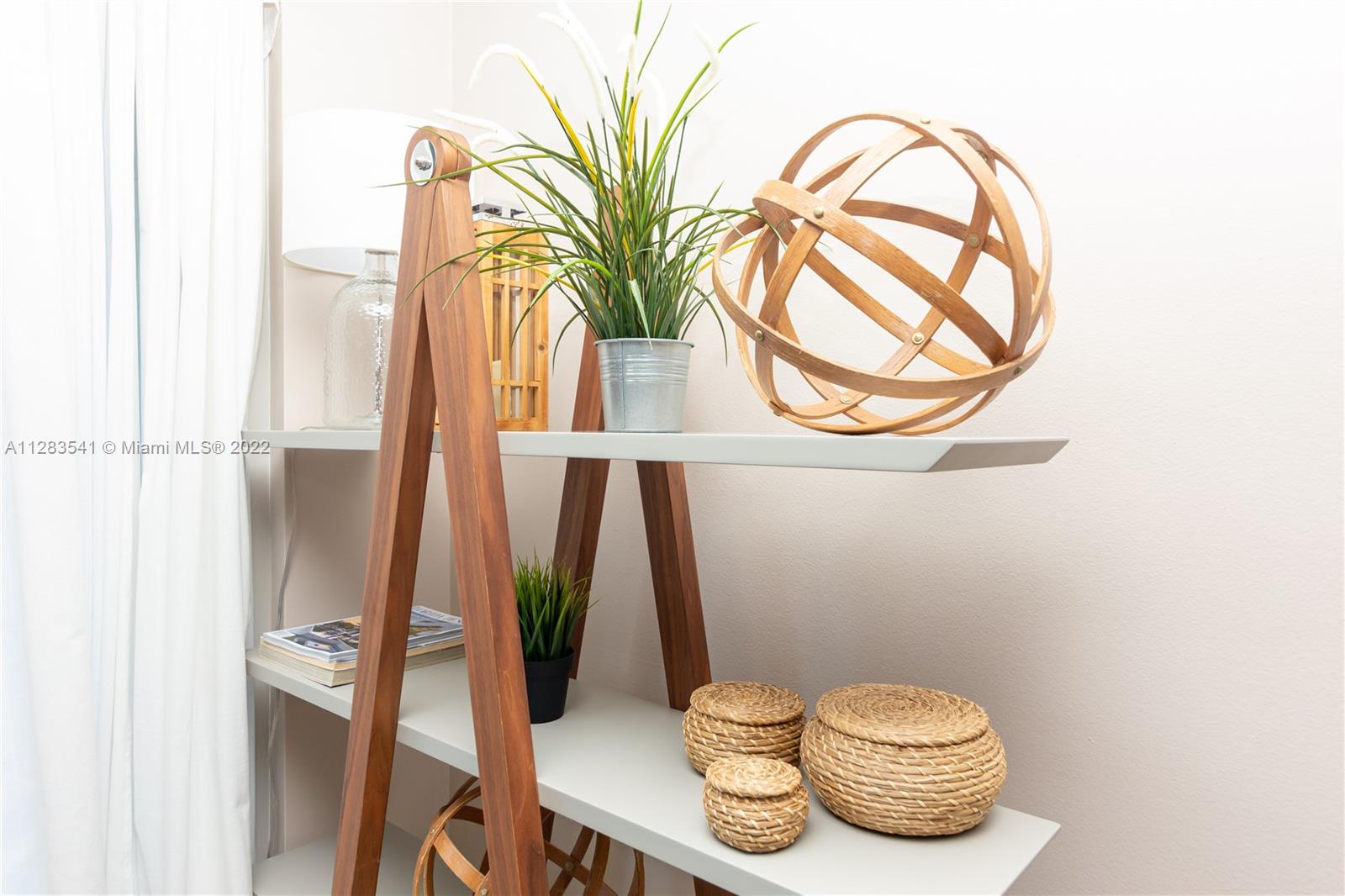 MIDBLOCK MIAMI CONDO - Residential Lease