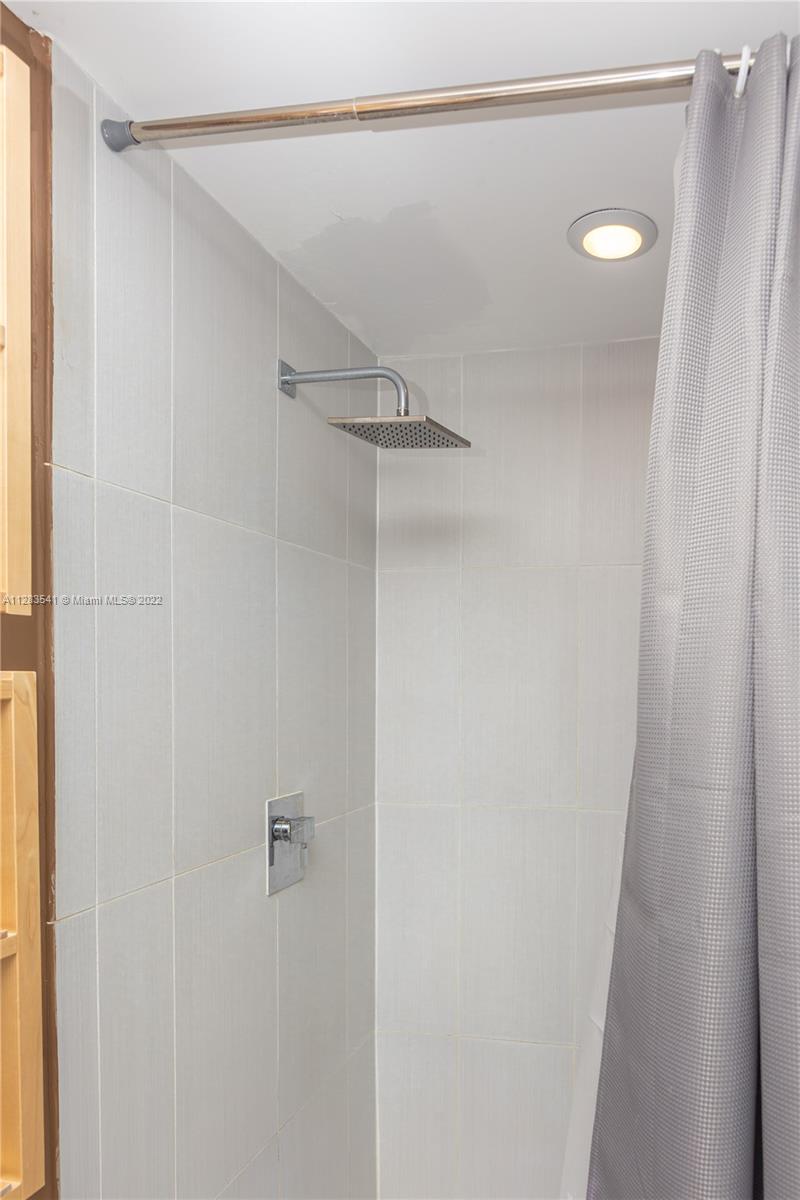 MIDBLOCK MIAMI CONDO - Residential Lease