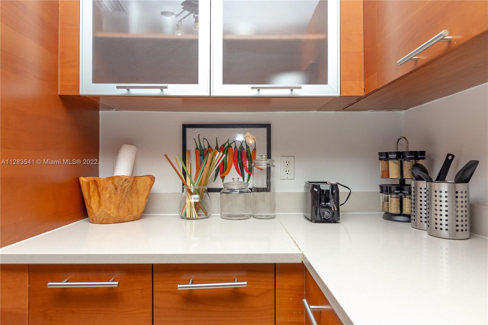 MIDBLOCK MIAMI CONDO - Residential Lease