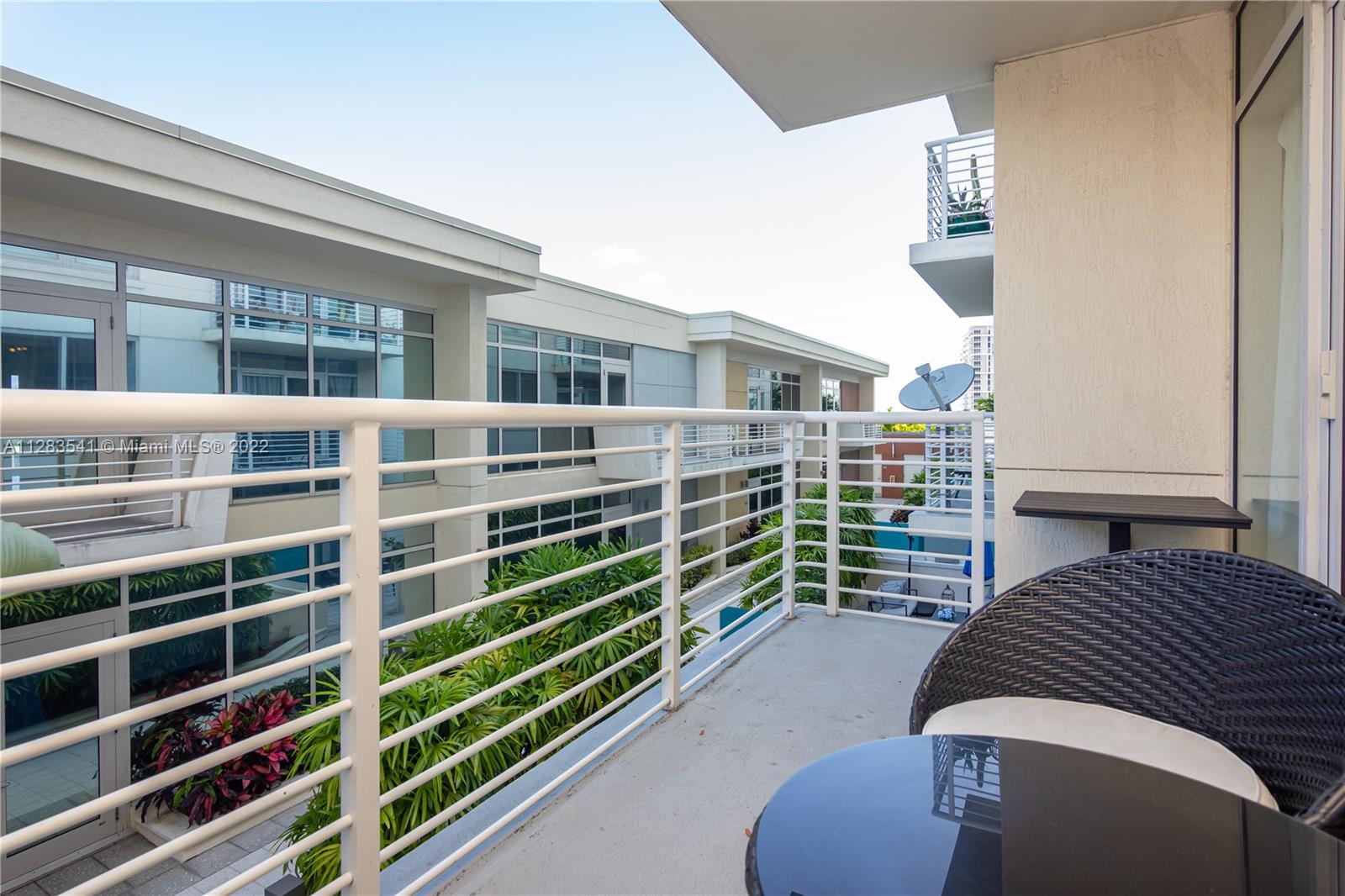 MIDBLOCK MIAMI CONDO - Residential Lease