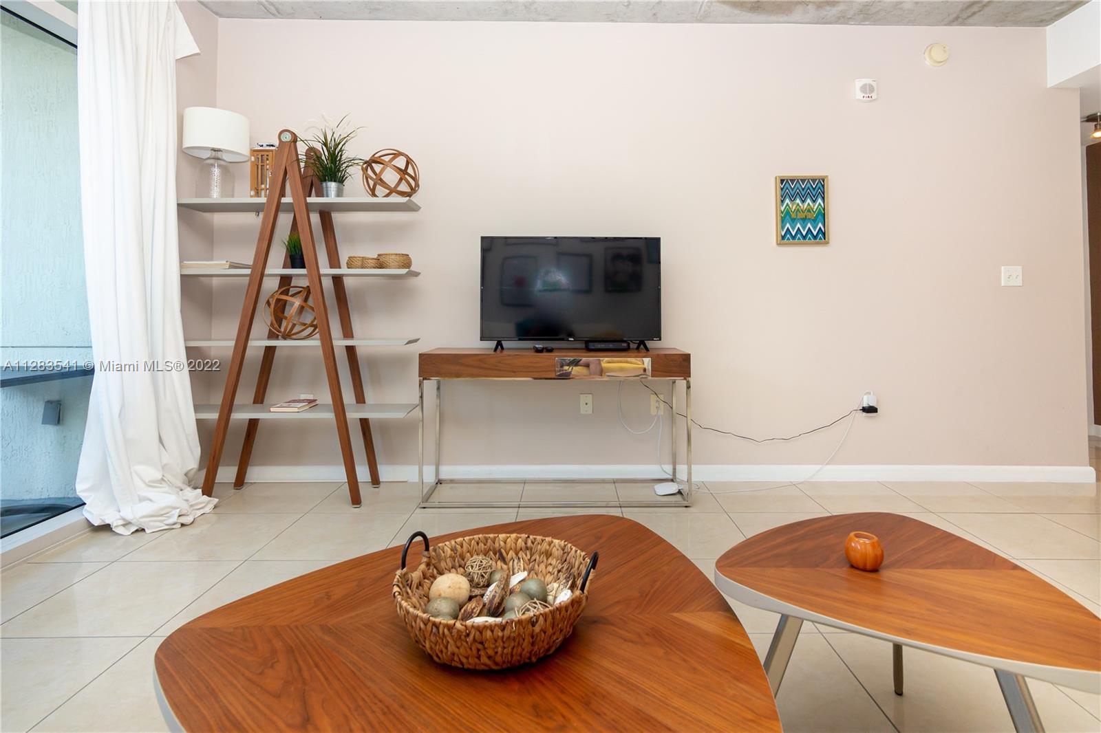 MIDBLOCK MIAMI CONDO - Residential Lease